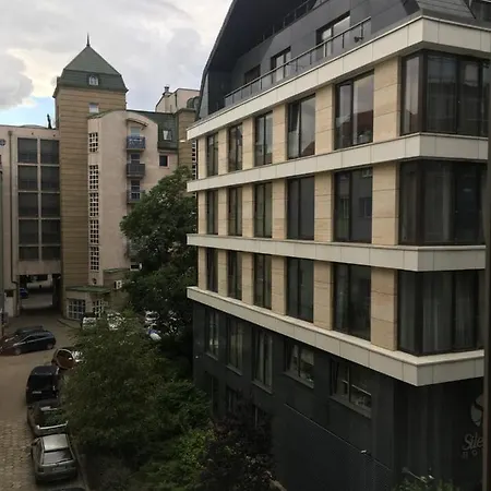 Apartment Centre *