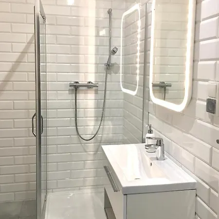 Apartment Centre *